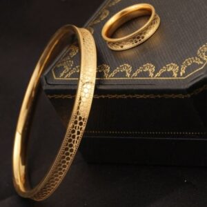 مجموعة سوار غويشة وخاتم بنقشة جلد التنين - استانلس مطلي بالذهب عيار 18