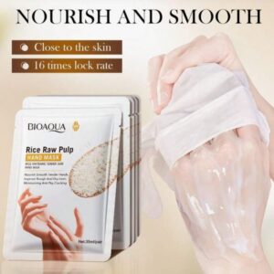 قناع يدين بالأرز